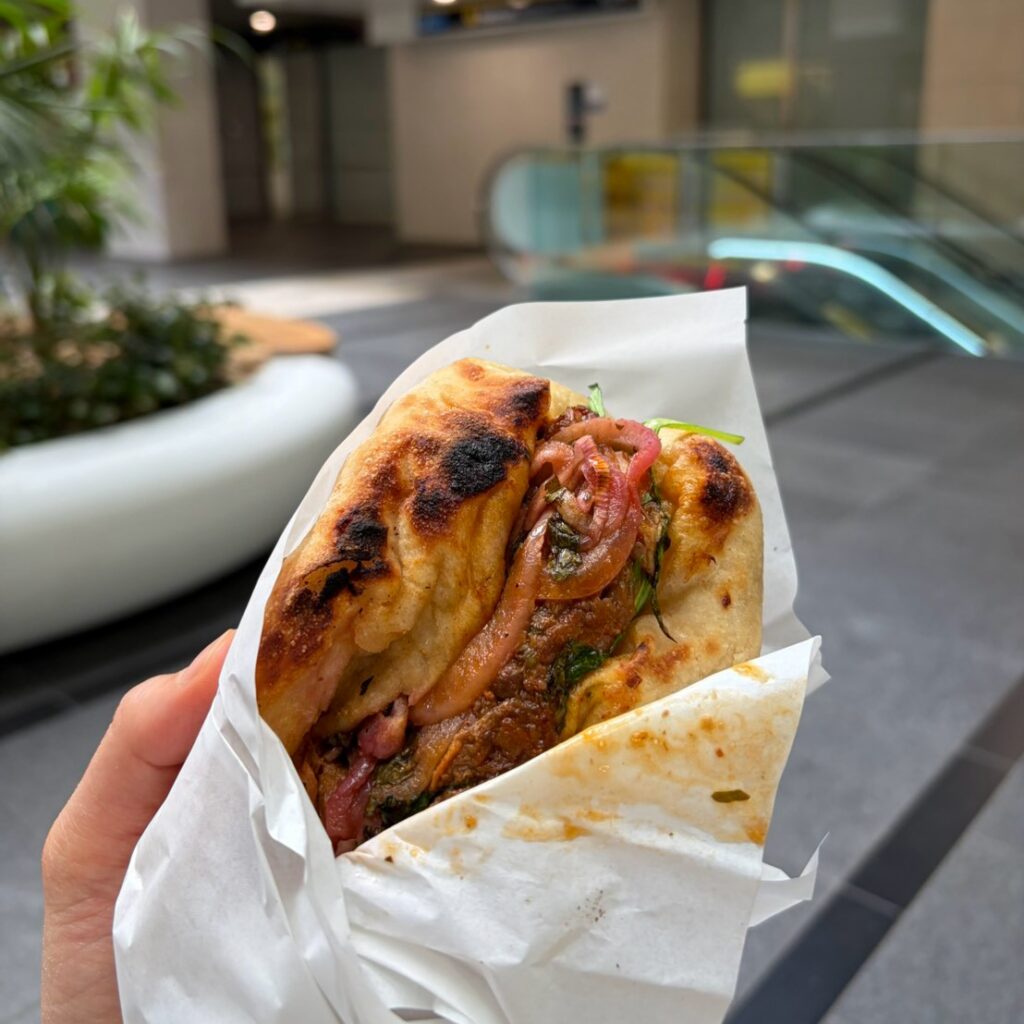 Amano Bakeryのプルドポークサンドイッチ